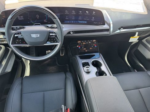 New 2026 Cadillac Vistiq Sport w/ LPO, Floor Liner Package AWD/4WD image 14