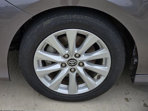 Used 2019 Toyota Camry LE FWD image 7