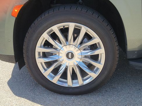 Used 2023 Cadillac Escalade Premium Luxury image 7