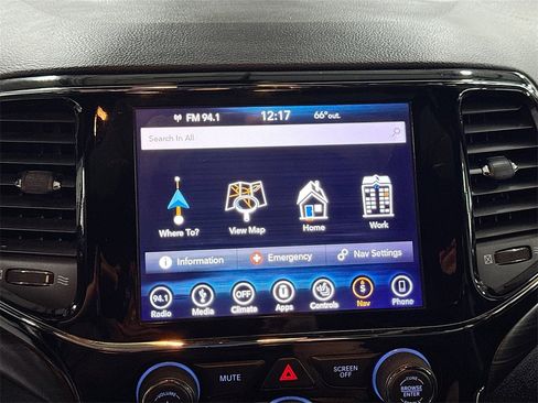 Used 2019 Jeep Grand Cherokee Altitude image 11