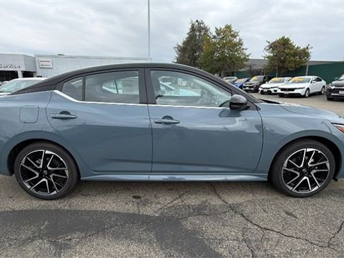 New 2025 Nissan Sentra SR image 3