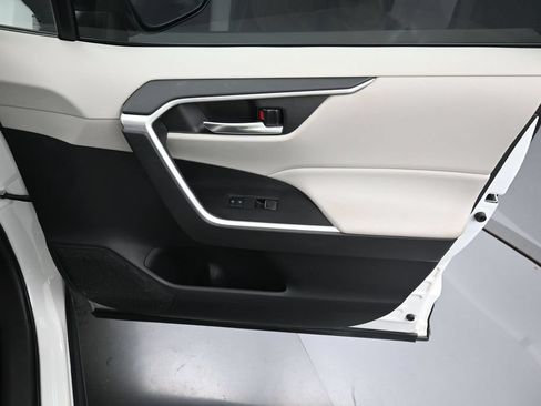 Used 2022 Toyota RAV4 XLE AWD/4WD image 33