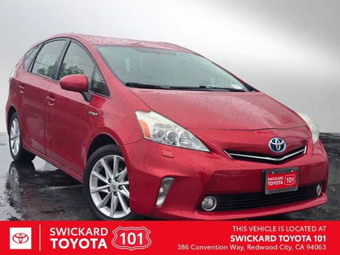 Used 2014 Toyota Prius V Five image 1