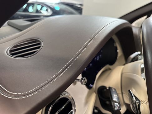 Used 2023 Bentley Bentayga Extended Wheelbase AWD/4WD image 21