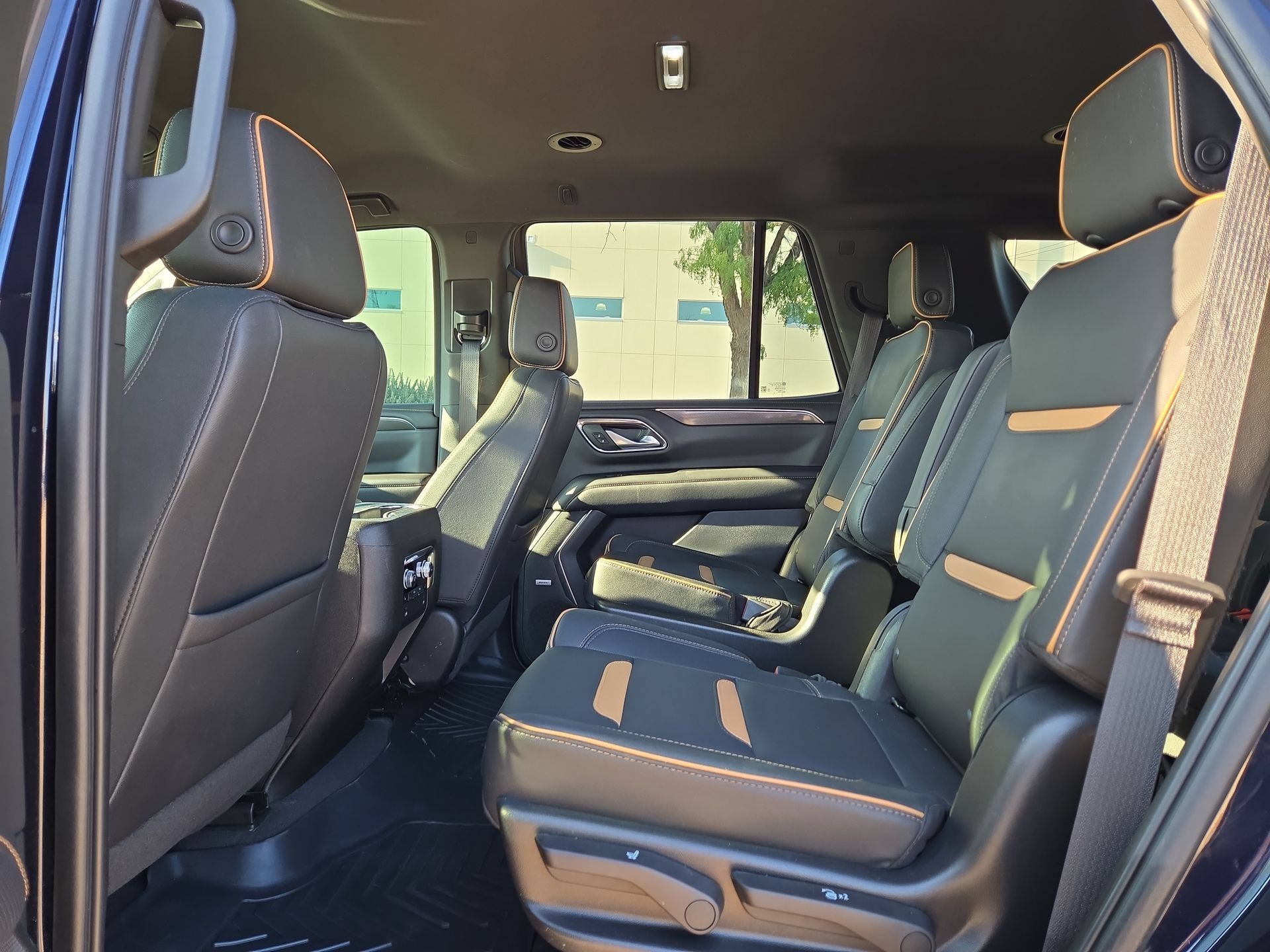 Used 2023 GMC Yukon AT4 w/ Technology Package AWD/4WD image 13