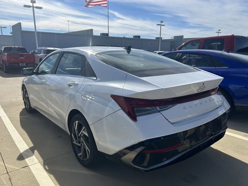 Used 2025 Hyundai Elantra SEL image 7