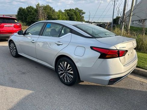 Used 2023 Nissan Altima 2.5 SV FWD image 4