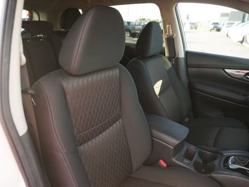 Used 2018 Nissan Rogue SV w/ Premium Package FWD image 19