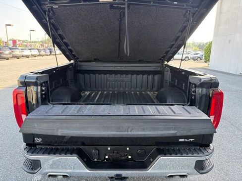 Used 2023 GMC Sierra 1500 SLT w/ SLT Premium Package AWD/4WD image 10