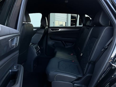 Used 2025 Volkswagen Atlas Cross Sport SE image 12