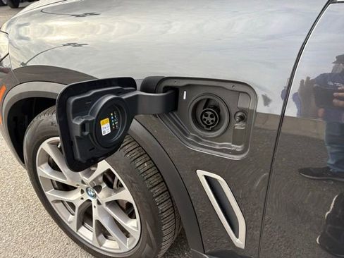 Used 2023 BMW X5 xDrive45e w/ Climate Comfort Package image 30