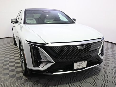 New 2026 Cadillac Lyriq Premium Luxury w/ LPO, Floor Liner Package AWD/4WD image 9
