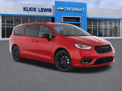 Used 2025 Chrysler Pacifica Limited