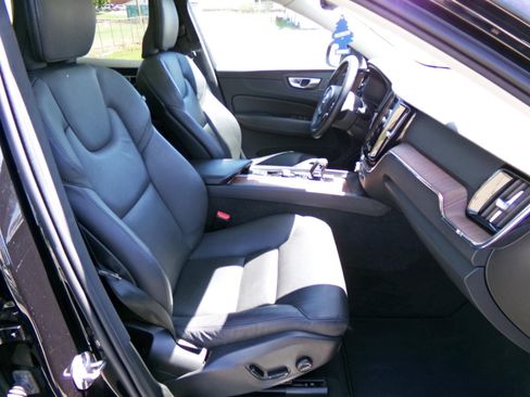 Used 2024 Volvo XC60 B5 Plus AWD/4WD image 16