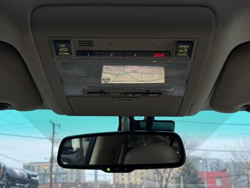 Used 2011 Toyota Land Cruiser image 30