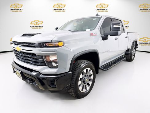 Used 2024 Chevrolet Silverado 2500 Custom w/ Custom Value Package image 3