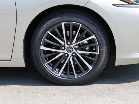 Certified 2025 Lexus ES 350 w/ Premium Package image 11