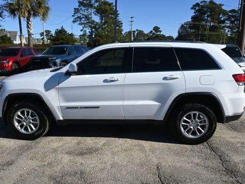 Used 2020 Jeep Grand Cherokee Laredo image 2