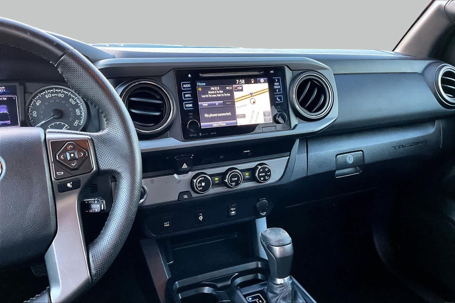 Used 2017 Toyota Tacoma TRD Sport w/ Tow Package RWD image 7