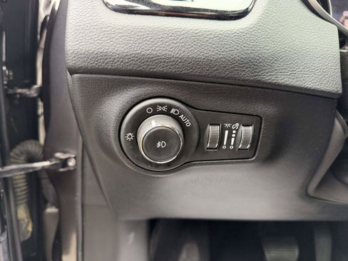 Used 2019 Jeep Compass Limited AWD/4WD image 19