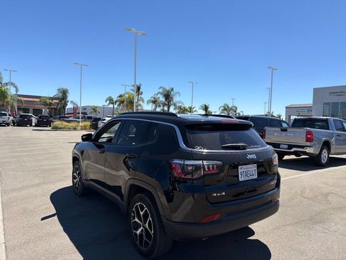 Used 2025 Jeep Compass Limited AWD/4WD image 7
