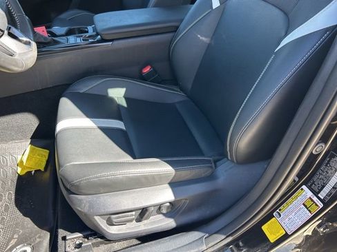 Used 2025 Toyota Camry SE image 10