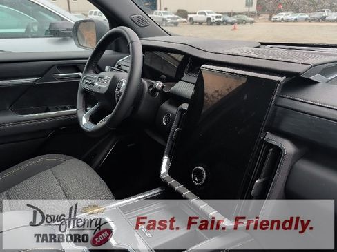 Used 2025 GMC Acadia Elevation image 5