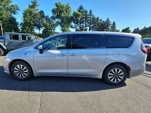 Certified 2023 Chrysler Pacifica Touring-L FWD image 4