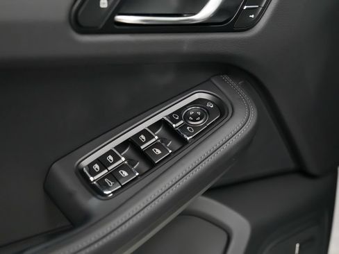 Used 2026 Porsche Macan Turbo AWD/4WD image 23
