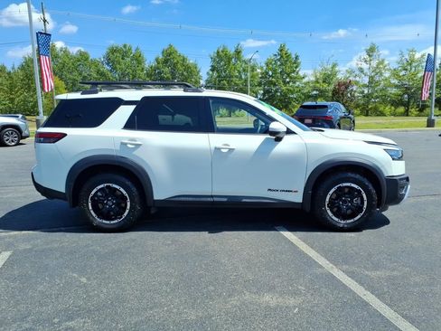 Used 2024 Nissan Pathfinder Rock Creek AWD/4WD image 25