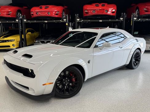 Used 2023 Dodge Challenger SRT Hellcat RWD image 2