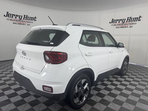Used 2025 Hyundai Venue SEL FWD image 7