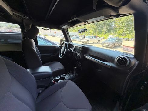 Used 2015 Jeep Wrangler Sport AWD/4WD image 9