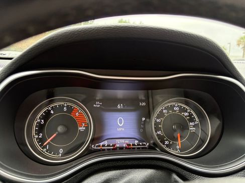 Used 2020 Jeep Cherokee Limited image 16