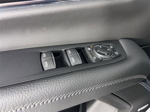 Used 2025 GMC Yukon Denali w/ Denali Reserve Package image 24