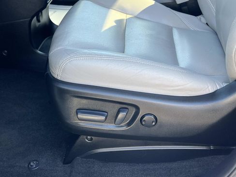 Used 2018 Toyota Sienna Limited image 20