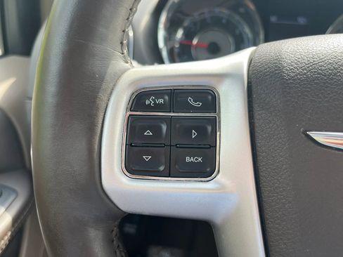 Used 2015 Chrysler Town & Country Touring-L w/ Driver Convenience Group FWD image 16