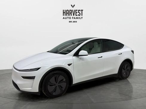 Used 2026 Tesla Model Y Long Range AWD/4WD image 1