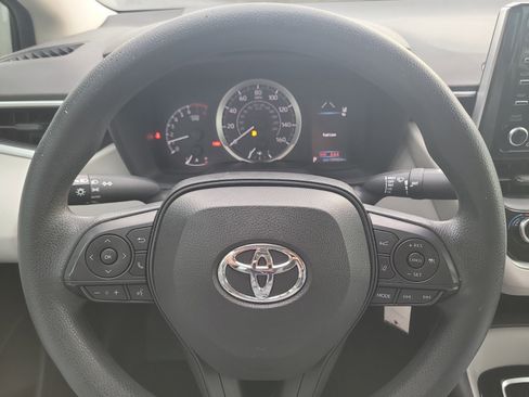 Used 2021 Toyota Corolla LE image 24