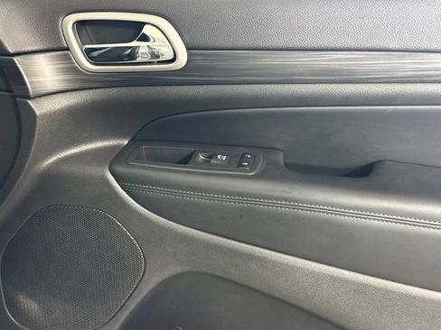 Used 2019 Jeep Grand Cherokee Laredo w/ Laredo X Package RWD image 29