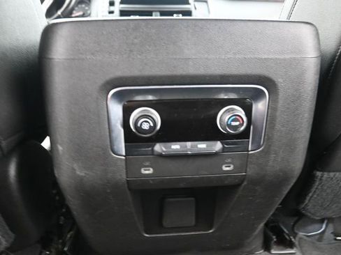 Used 2021 Chevrolet Suburban LT RWD image 12