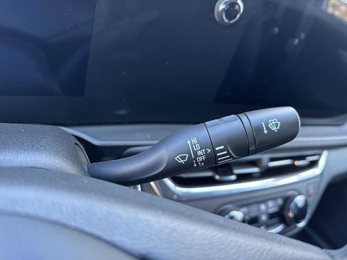 Used 2025 Buick Envista Preferred image 24