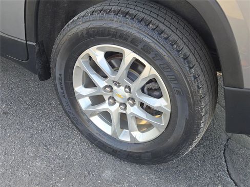 Used 2018 Chevrolet Traverse LT image 18