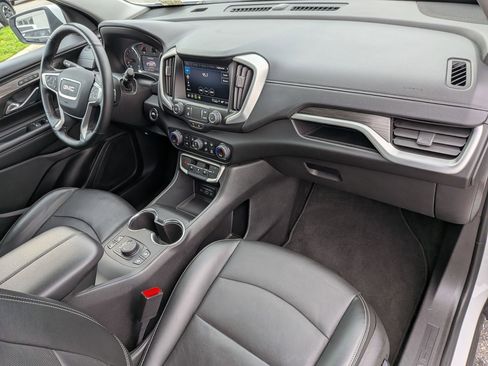 Used 2024 GMC Terrain SLT image 40