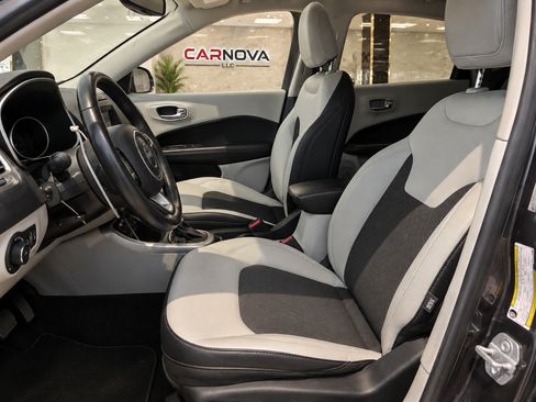 Used 2018 Jeep Compass Latitude w/ Popular Equipment Group FWD image 12