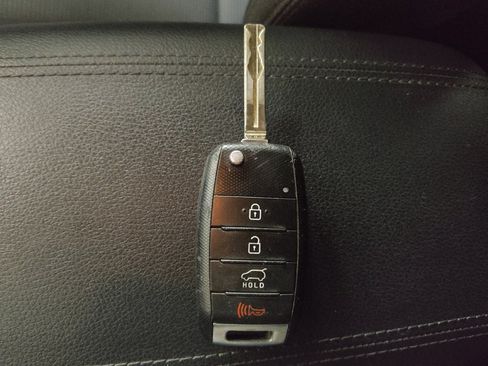 Used 2016 Kia Sportage LX image 32