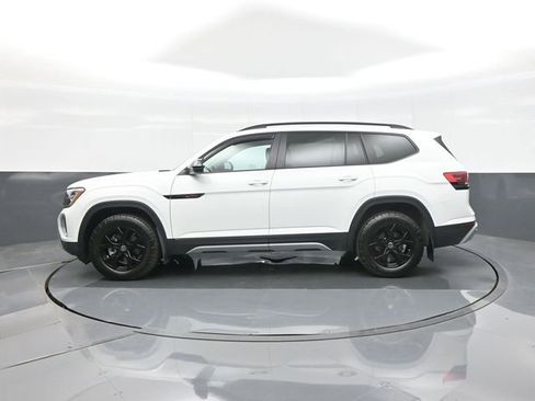 Used 2024 Volkswagen Atlas Peak Edition SE AWD/4WD image 4