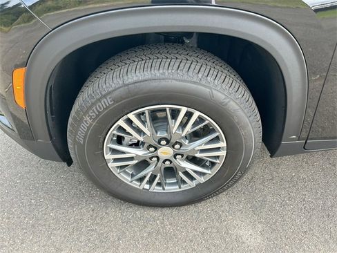 New 2025 Chevrolet Traverse LT w/ Driver Confidence Package image 32