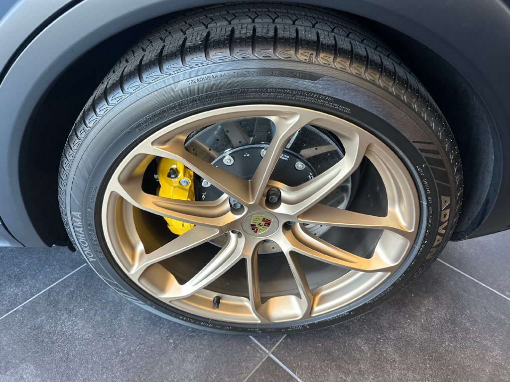 Used 2024 Porsche Cayenne Turbo GT AWD/4WD image 18