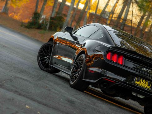 Used 2017 Ford Mustang GT Premium w/ GT Performance Package image 25